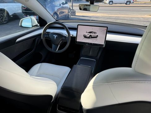 Used 2024 Tesla Model Y Long Range image 3