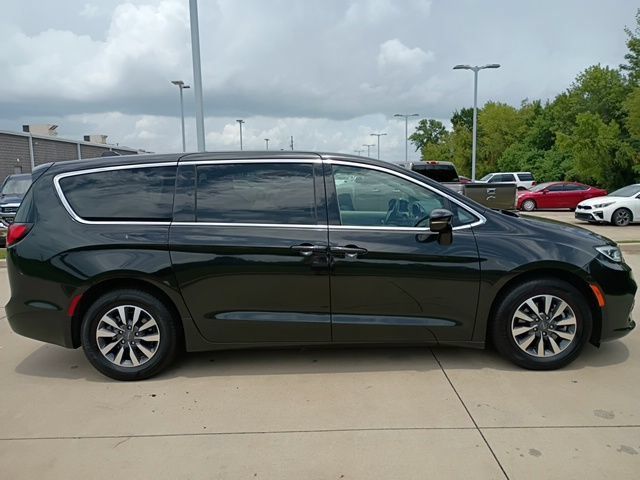 Used 2024 Chrysler Pacifica Limited FWD image 4