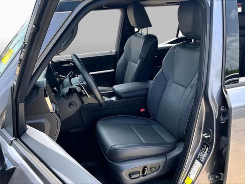 Used 2024 Lexus GX 550 w/ Accessory Package (Z1) AWD/4WD image 8