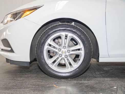 Used 2018 Chevrolet Cruze LT w/ Convenience Package image 6