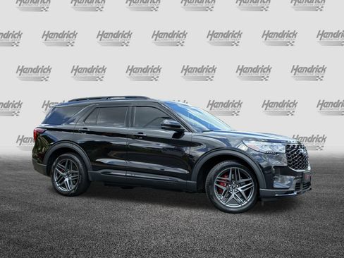 Used 2025 Ford Explorer ST AWD/4WD image 3