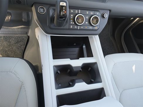 New 2025 Land Rover Defender 130 X-Dynamic SE image 26