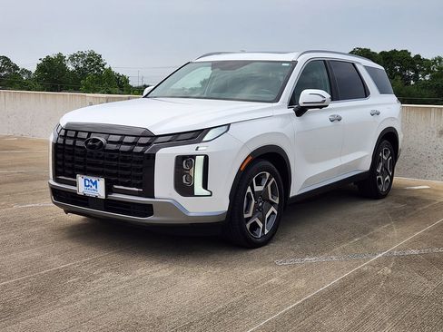 Used 2024 Hyundai Palisade SEL w/ Premium Package FWD image 3