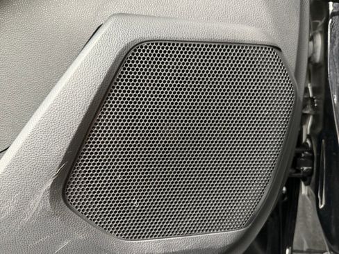 Used 2024 Toyota Highlander XLE image 16