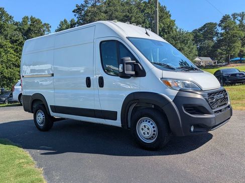Used 2025 RAM ProMaster 2500 w/ Convenience Group FWD image 8
