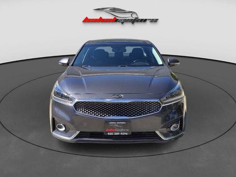 Used 2017 Kia Cadenza Premium w/ Luxury Package FWD image 2