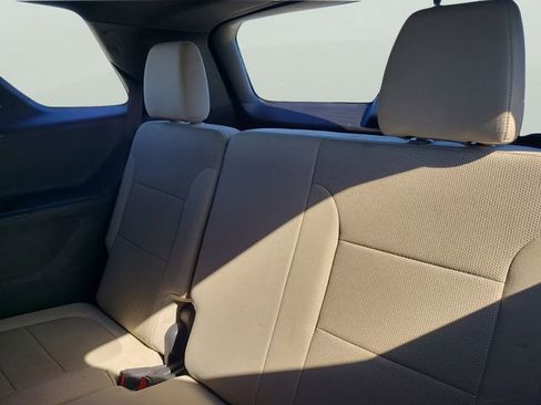 Used 2023 Chevrolet Traverse LS FWD image 9