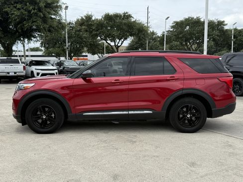 Used 2022 Ford Explorer XLT w/ Equipment Group 202A RWD image 9