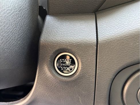 Used 2022 Nissan Frontier SV image 23