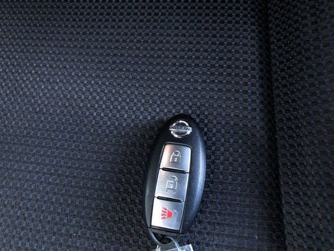 Used 2011 Nissan Rogue SV w/ Premium Pkg image 34