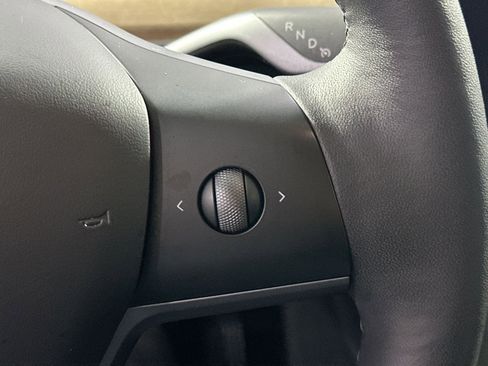 Used 2023 Tesla Model Y Long Range image 19