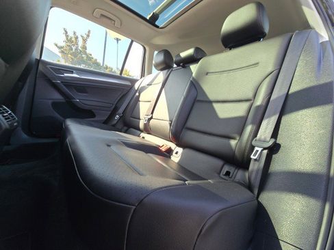 Used 2017 Volkswagen Golf Alltrack S image 19