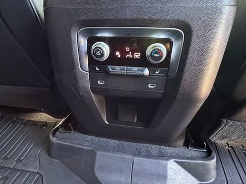 Used 2021 GMC Yukon SLT w/ SLT Luxury Plus Package RWD image 31