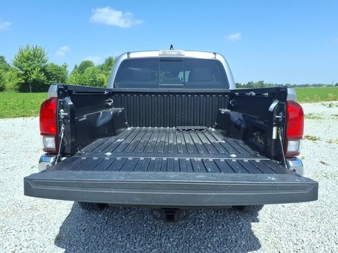 Used 2021 Toyota Tacoma SR5 RWD image 19