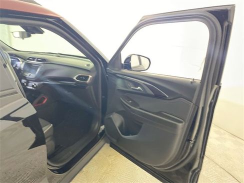 Used 2023 Chevrolet TrailBlazer RS image 36