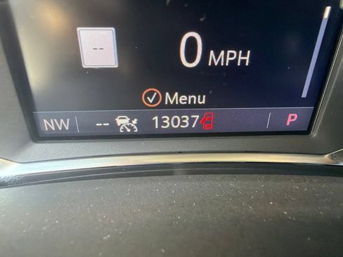 Used 2024 GMC Terrain SLT w/ Infotainment Package II AWD/4WD image 17