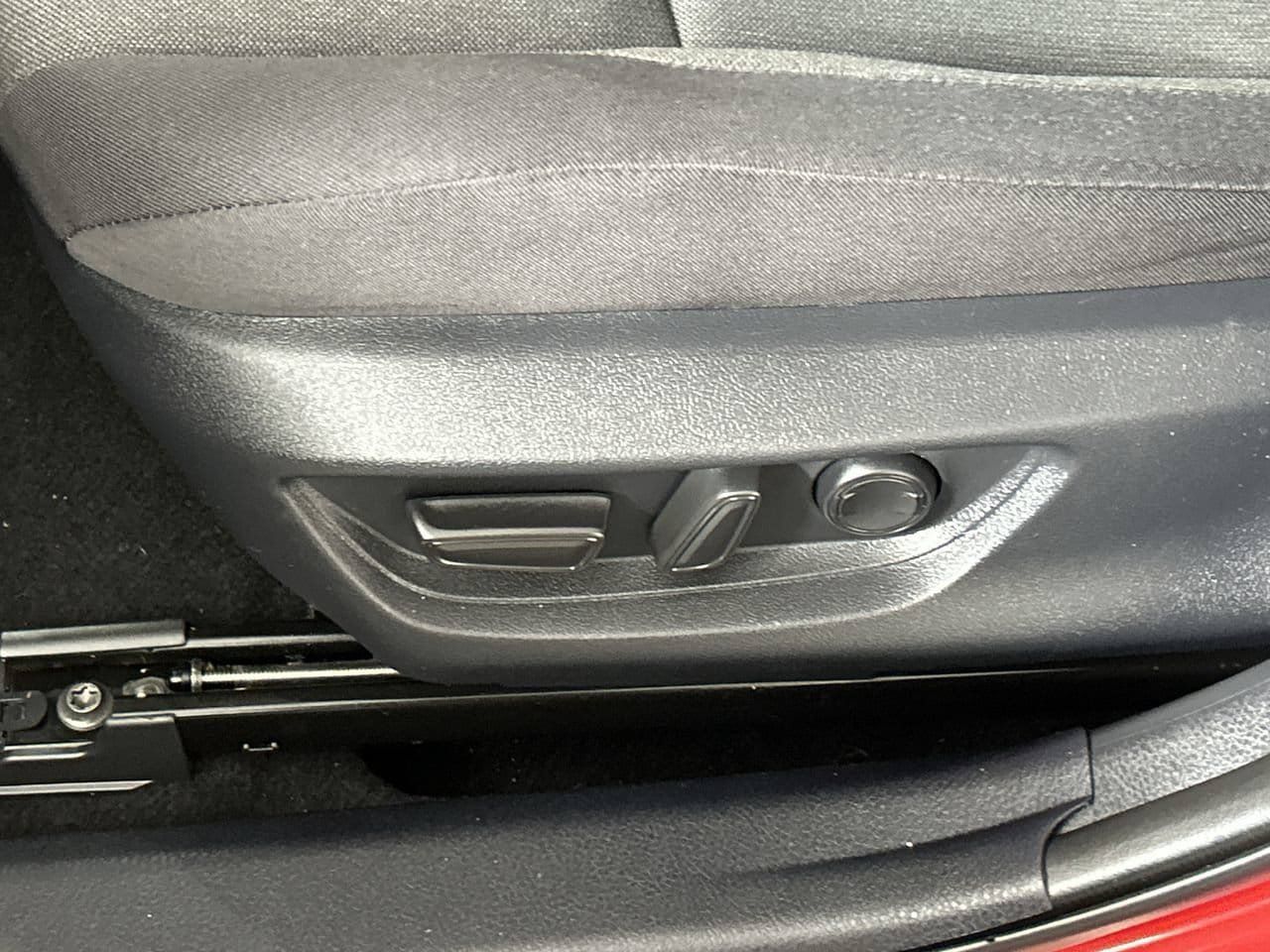 Used 2025 Toyota Camry LE w/ Convenience Package FWD image 20