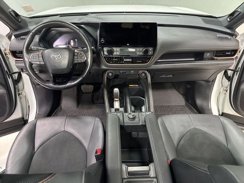 Used 2024 Toyota Grand Highlander AWD Hybrid image 17