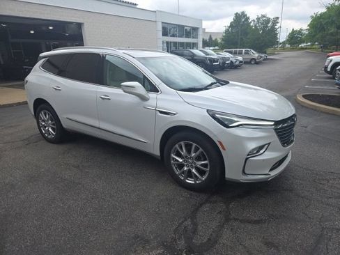 Used 2023 Buick Enclave Essence w/ Experience Buick Package FWD image 7