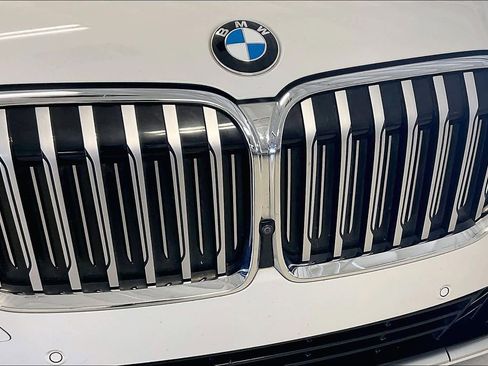 Used 2021 BMW 750i xDrive image 30