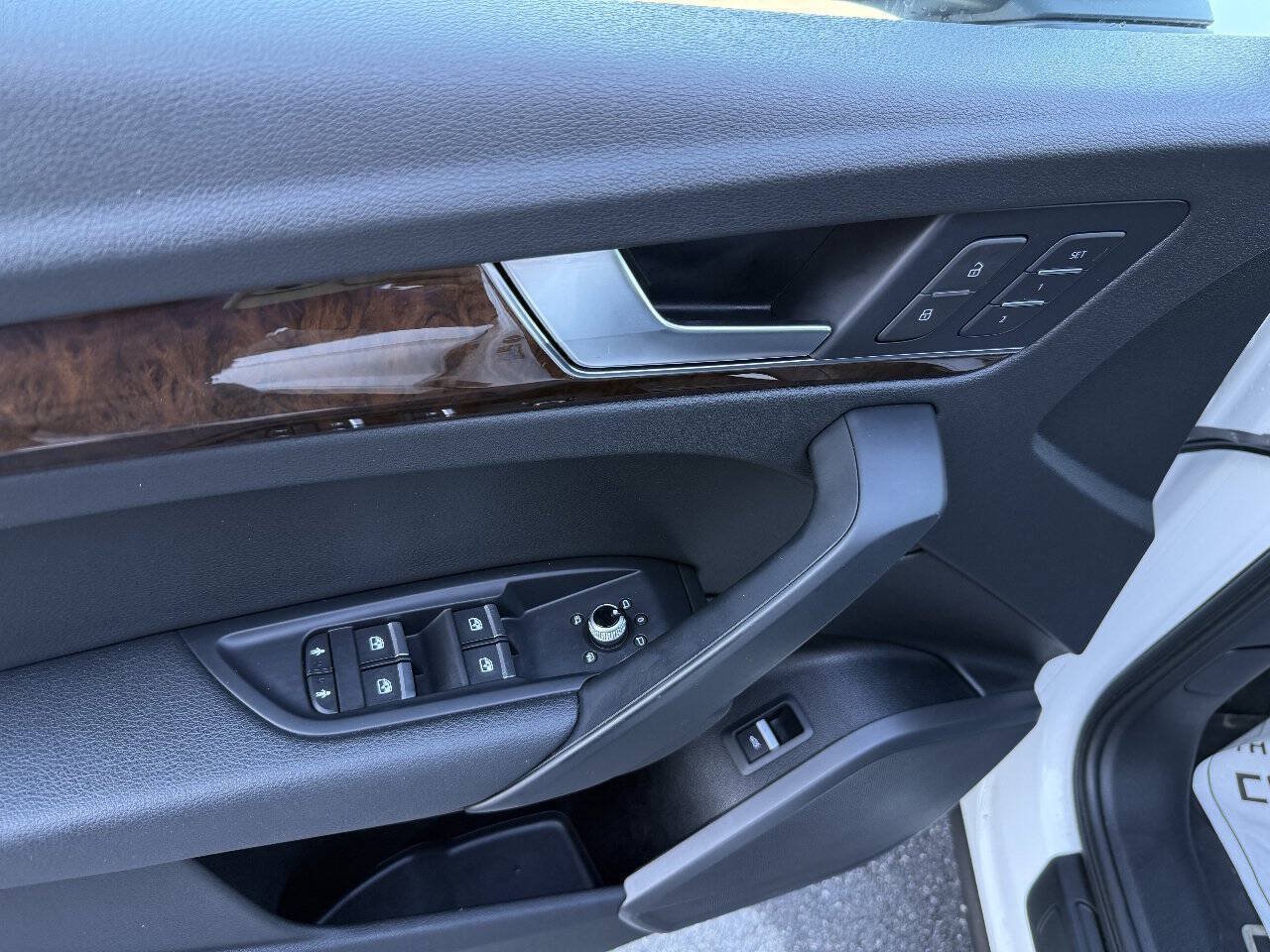 Used 2019 Audi Q5 2.0T Premium w/ Convenience Package AWD/4WD image 18