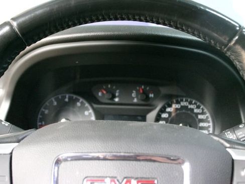 Used 2018 GMC Acadia SLE AWD/4WD image 19