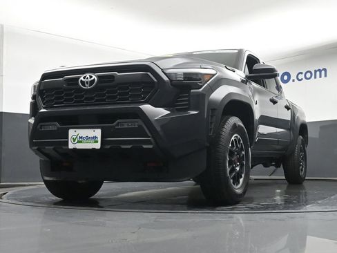 Used 2025 Toyota Tacoma TRD Off-Road w/ TRD Off Road Upgrade Package AWD/4WD image 7