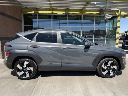 Used 2025 Hyundai Kona Limited FWD image 9