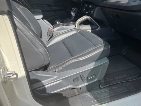 Used 2025 Ford Bronco Badlands AWD/4WD image 9