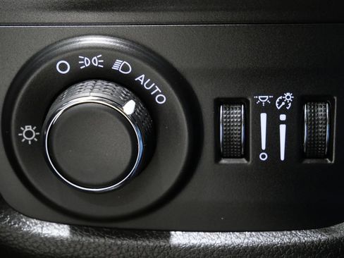 Used 2023 Jeep Grand Cherokee Altitude AWD/4WD image 14