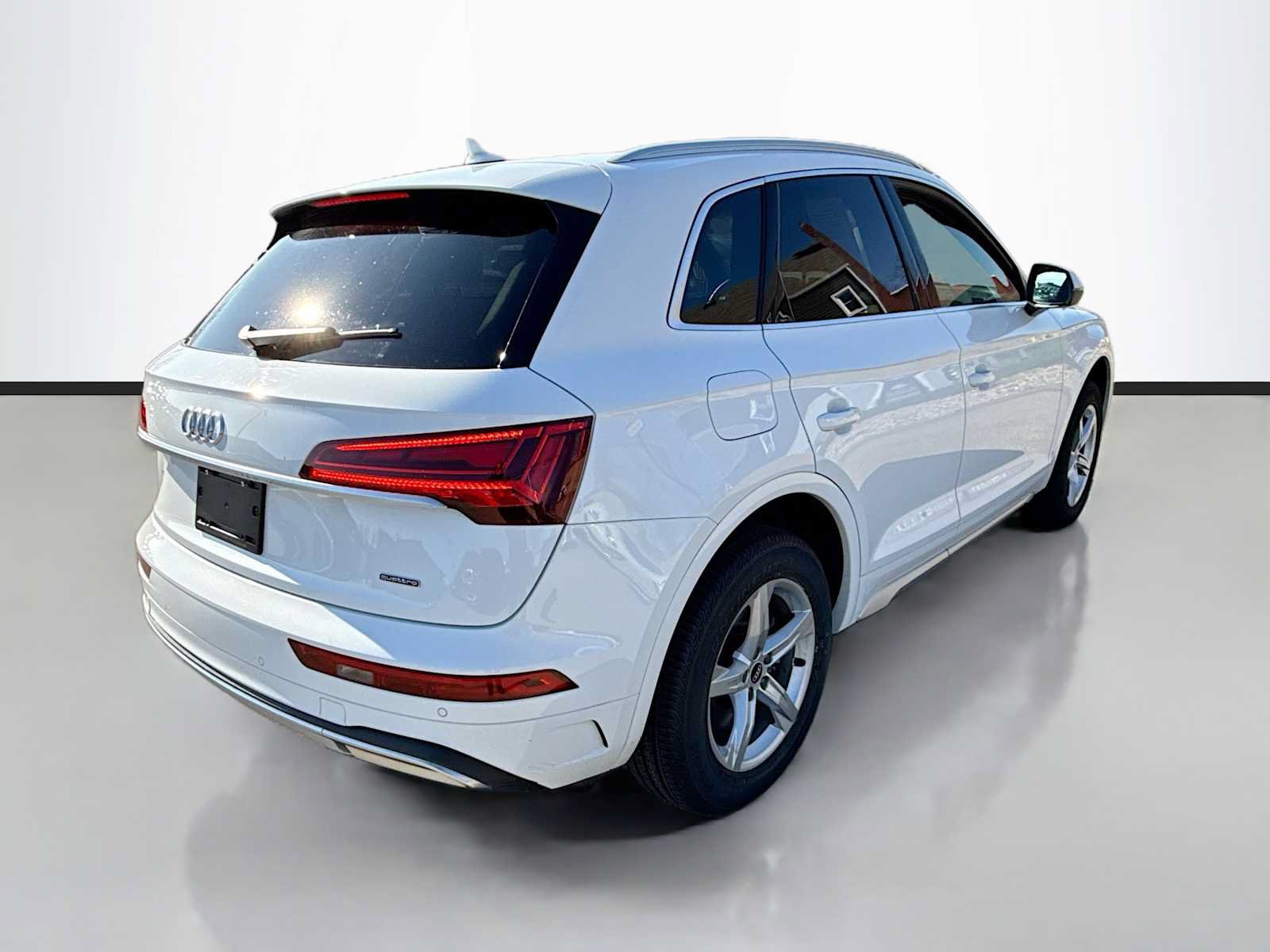 Used 2021 Audi Q5 2.0T Premium w/ Convenience Package AWD/4WD image 3