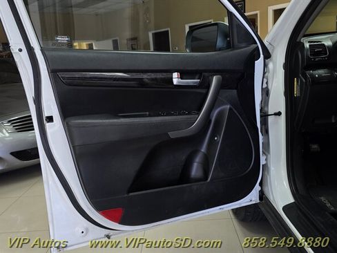 Used 2014 Kia Sorento LX FWD image 11
