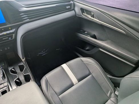 Used 2025 Toyota Camry SE w/ Convenience Package image 16