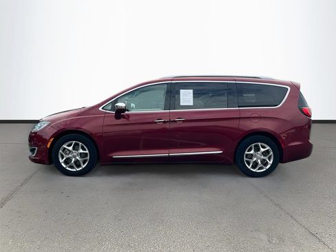 Used 2017 Chrysler Pacifica Limited FWD image 4