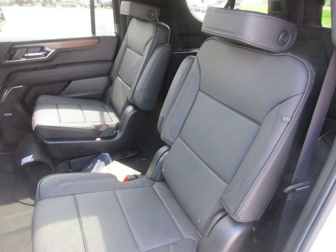 New 2026 GMC Yukon XL Denali w/ Denali Reserve Package AWD/4WD image 13