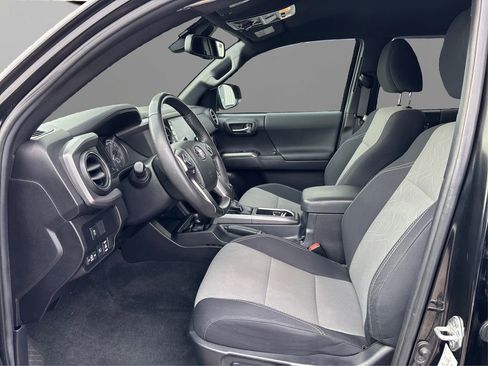 Used 2022 Toyota Tacoma TRD Off-Road image 9