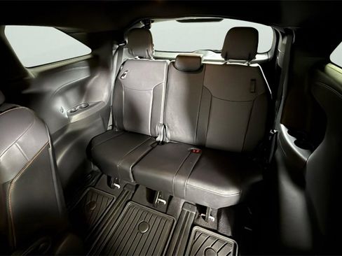 Used 2024 Toyota Sienna XSE image 28