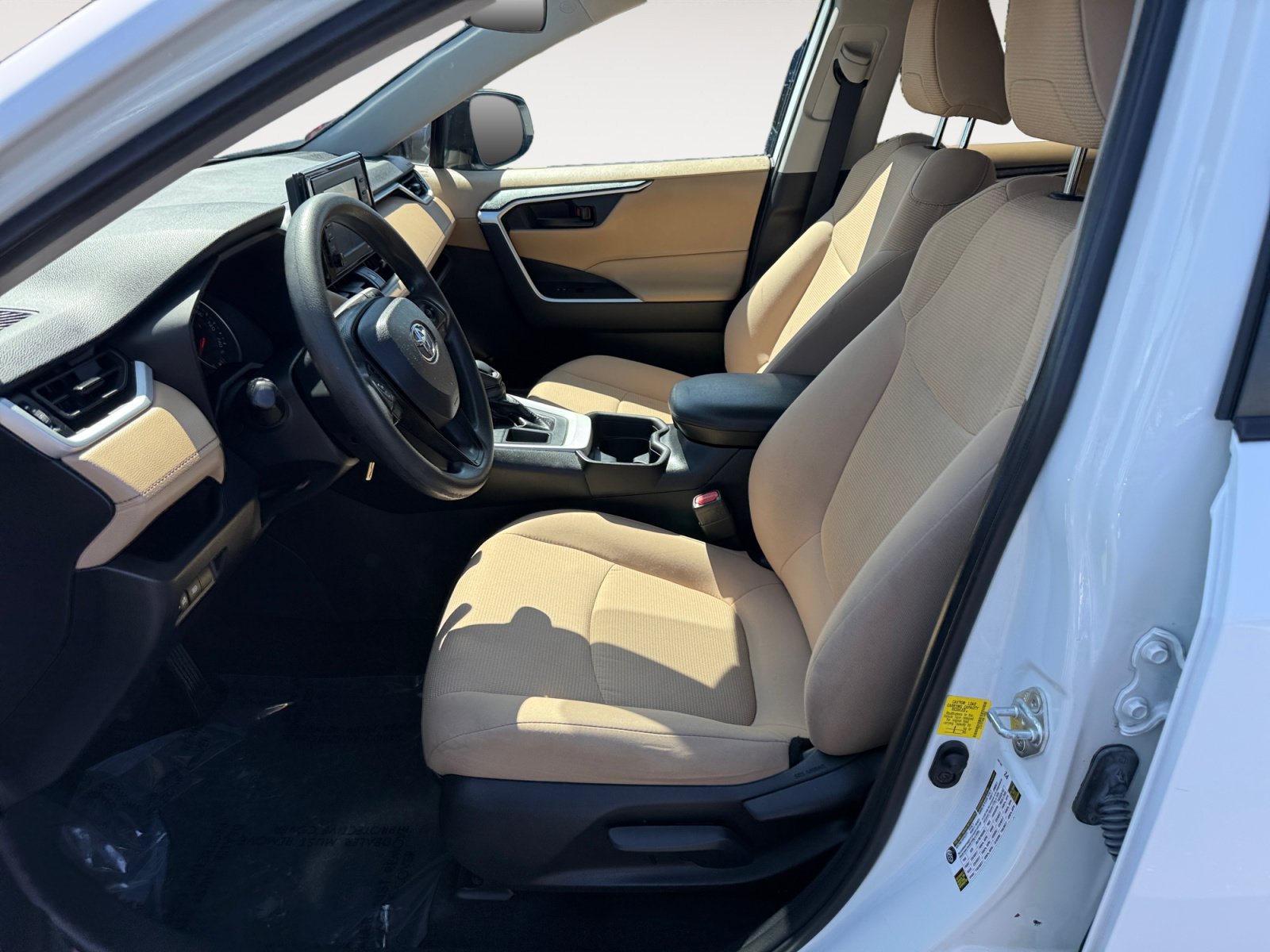 Used 2021 Toyota RAV4 LE FWD image 10