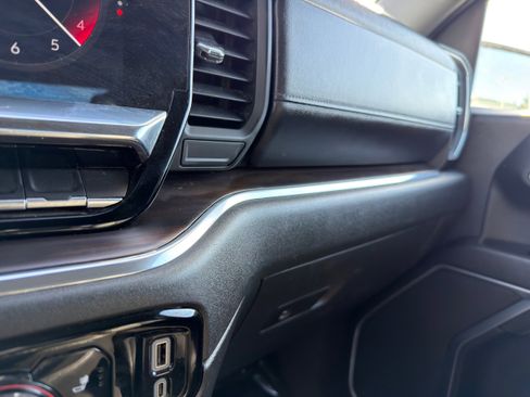 Used 2024 GMC Sierra 1500 SLT image 45