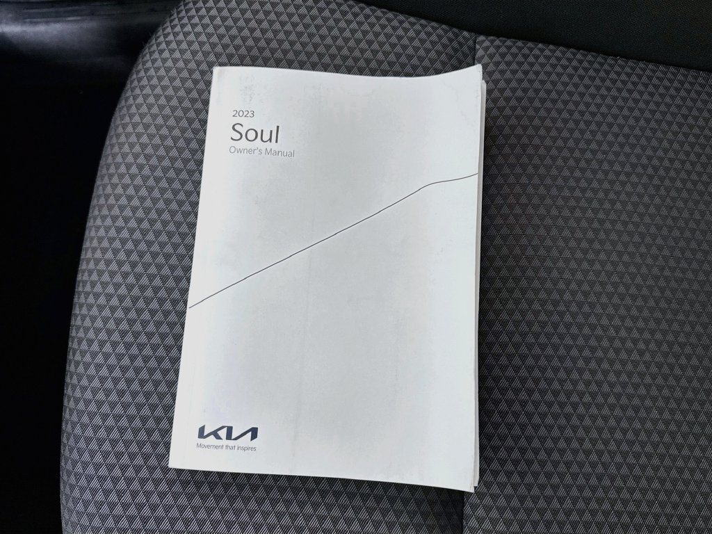 Used 2023 Kia Soul LX w/ LX Technology Package FWD image 35