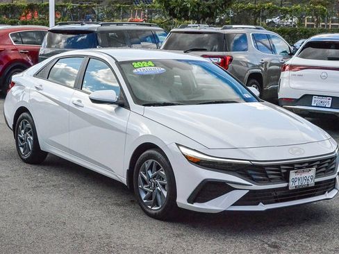 Certified 2024 Hyundai Elantra SEL image 3