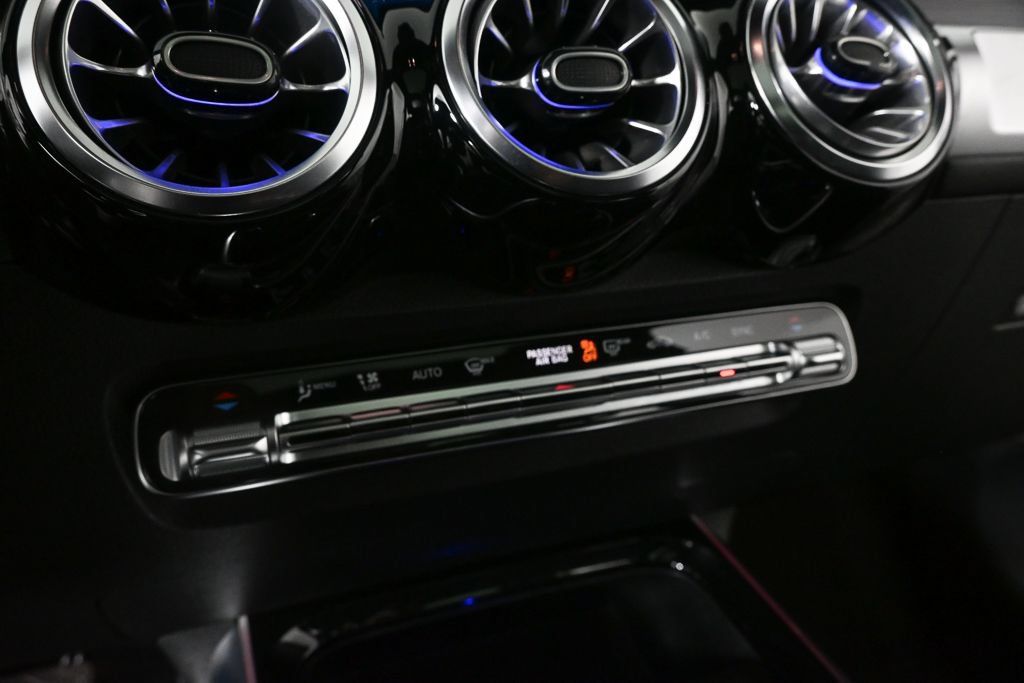 Certified 2023 Mercedes-Benz GLB 250 4MATIC image 14