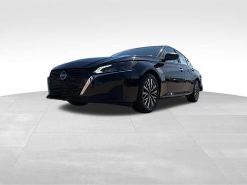 Used 2025 Nissan Altima 2.5 SV FWD image 5