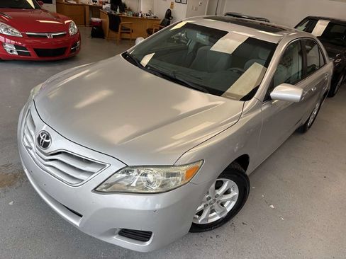 Used 2011 Toyota Camry LE w/ LE Extra-Value Pkg FWD image 5