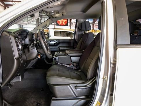 Used 2022 Chevrolet Silverado 2500 Custom w/ Custom Value Package image 6