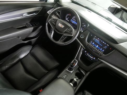 Used 2017 Cadillac XT5 Luxury image 9