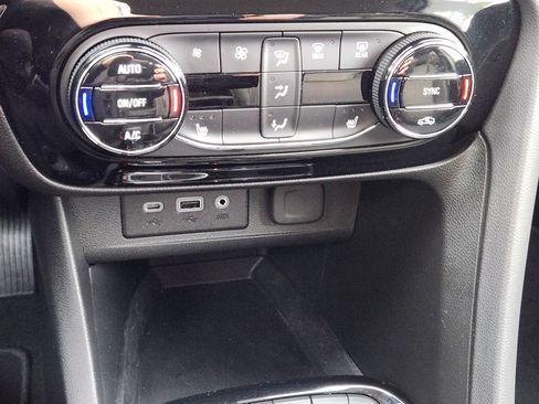 Certified 2023 Buick Encore GX Select image 19