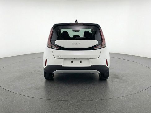 Used 2025 Kia Soul LX w/ LX Technology Package FWD image 7