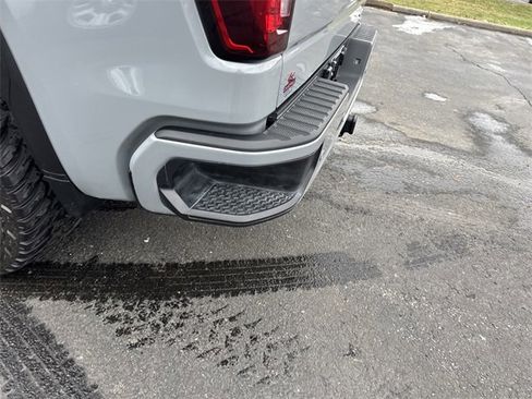 Used 2024 GMC Sierra 1500 AT4 w/ Technology Package image 8