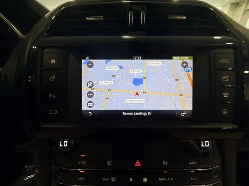 Used 2017 Jaguar F-PACE Premium AWD/4WD image 31